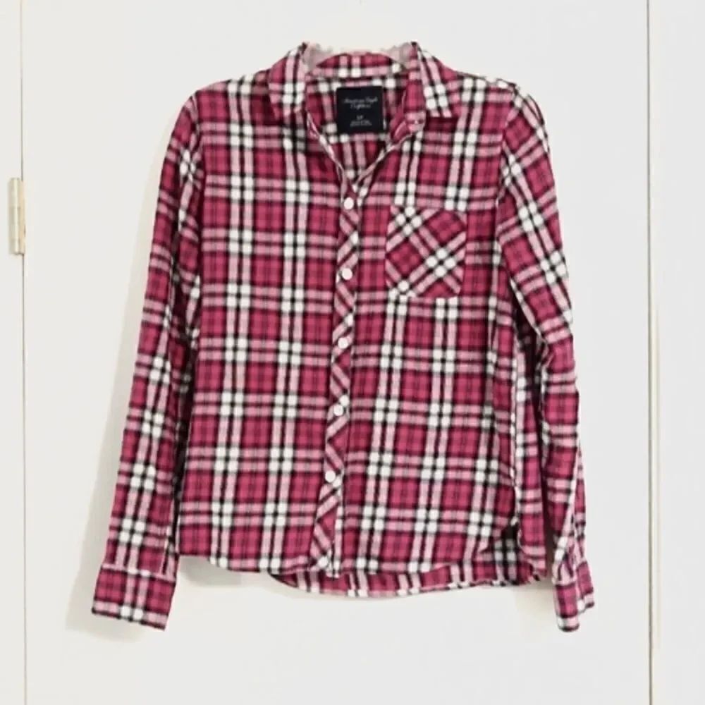 American Eagle Pink Plaid Button Up Shirt